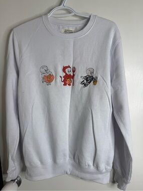 Everyday Sweatshirt White Halloween Embroidered Crewneck Casper Friendly Ghost